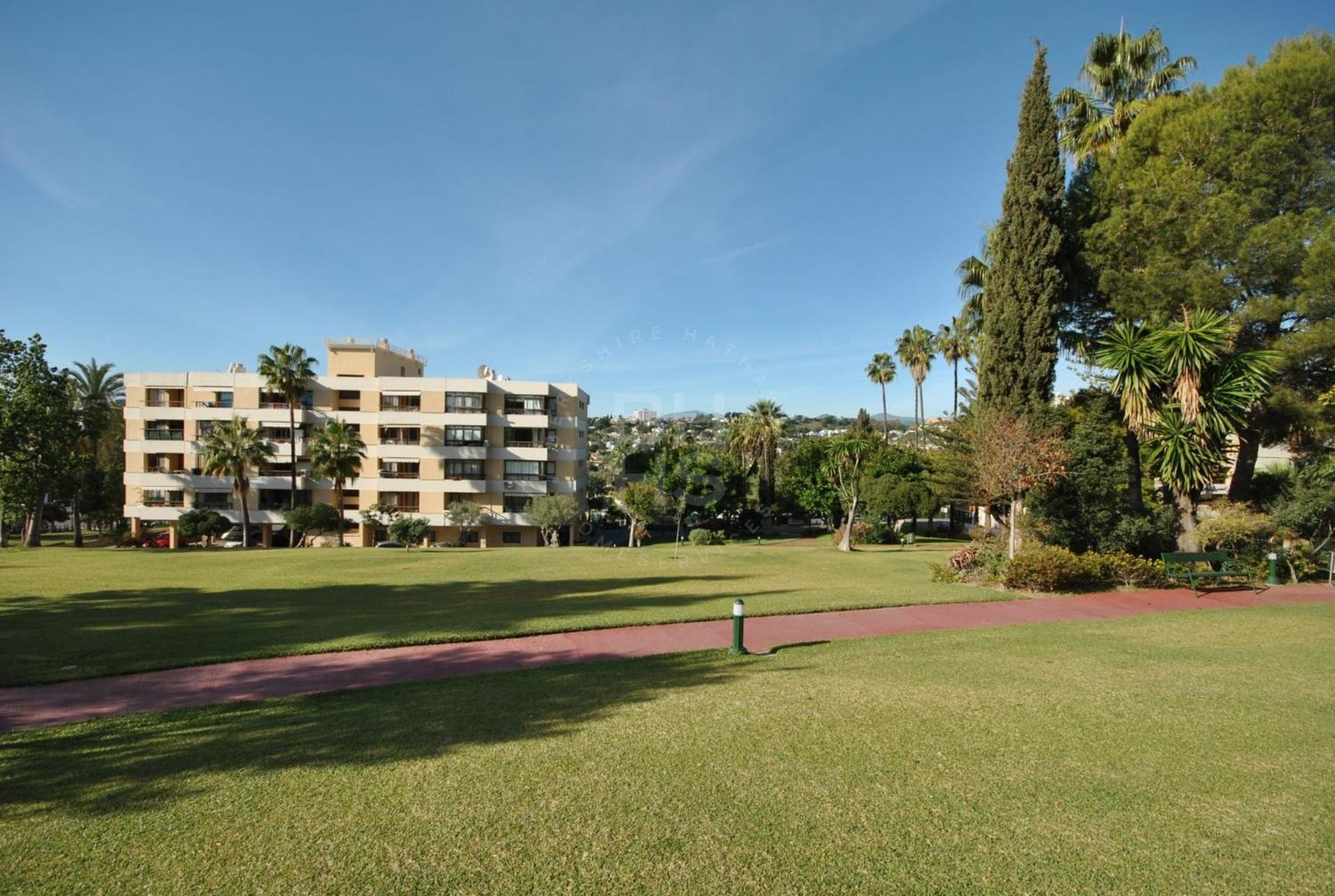 Torres De Aloha 2 Bdr Puerto Banus Apartamento Marbella Exterior foto